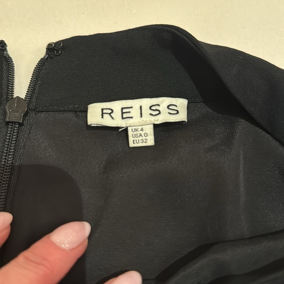 Gorgeous reiss crepe pleated skirt - Picture 2 of 2